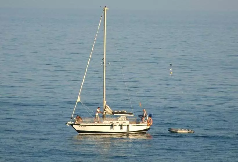 Apartamentos Montserrat