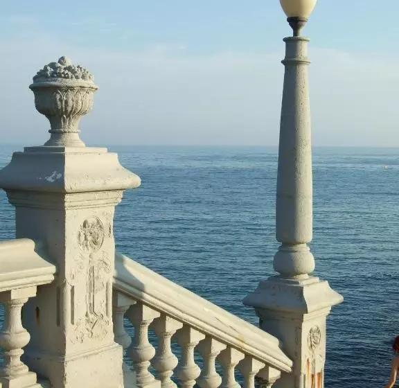 Apartamentos Montserrat