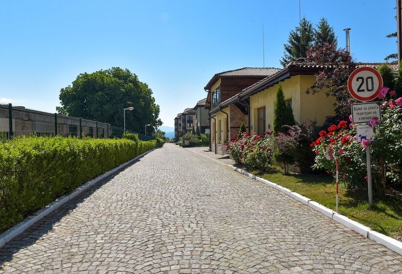 Hotel Bojur & Bojurland Apartment Complex