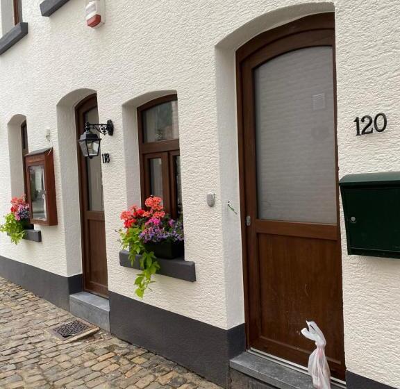 هتل Chambres Tourismes