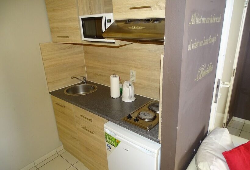בית מלון כפרי Room In Studio   Condo Gardens Leuven   Budget Studio Single