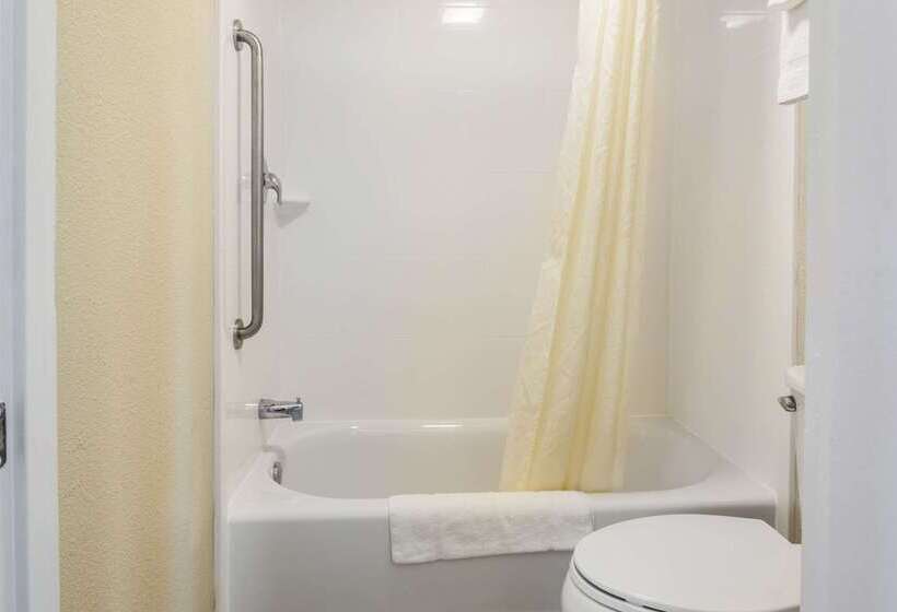 호텔 Econo Lodge Freeport  Brunswick Area