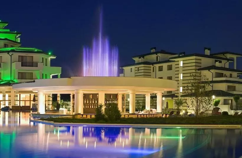 Отель Emerald Beach Resort & Spa