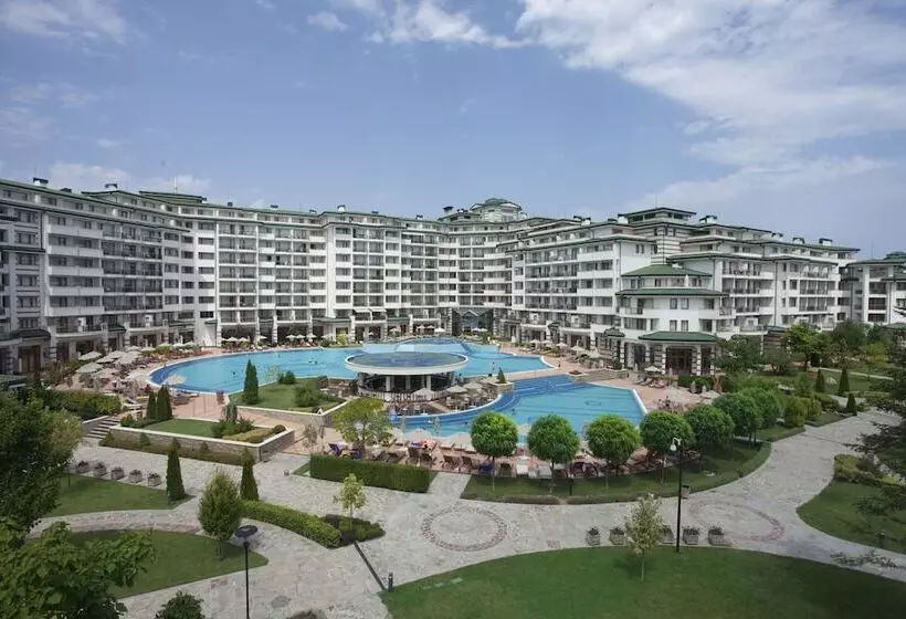 Отель Emerald Beach Resort & Spa