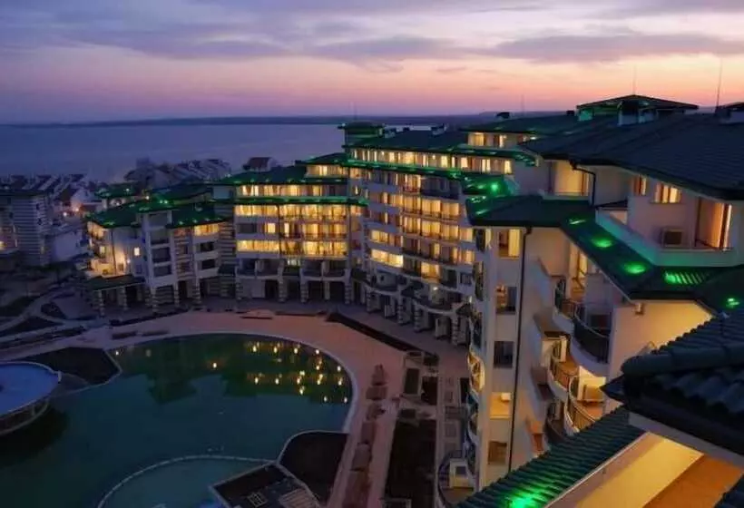 Отель Emerald Beach Resort & Spa