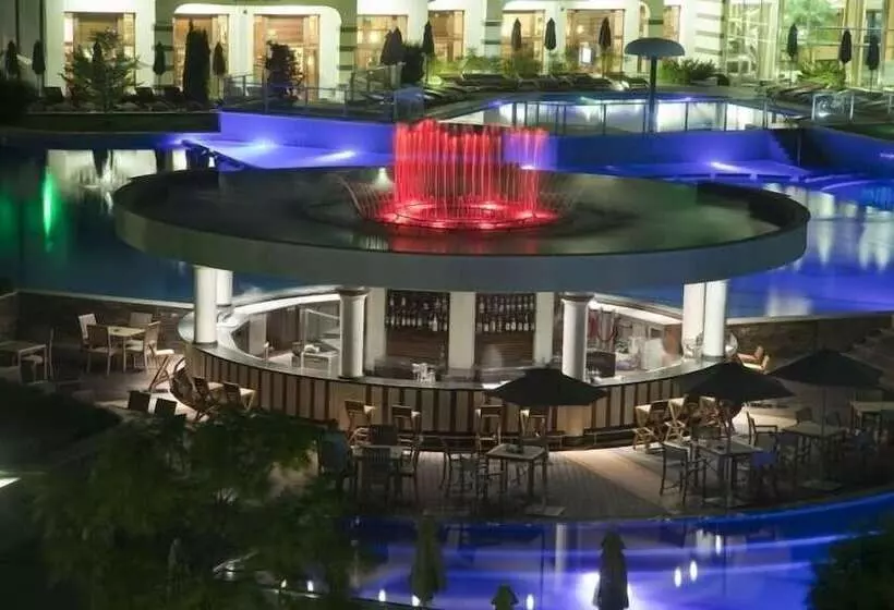 Отель Emerald Beach Resort & Spa