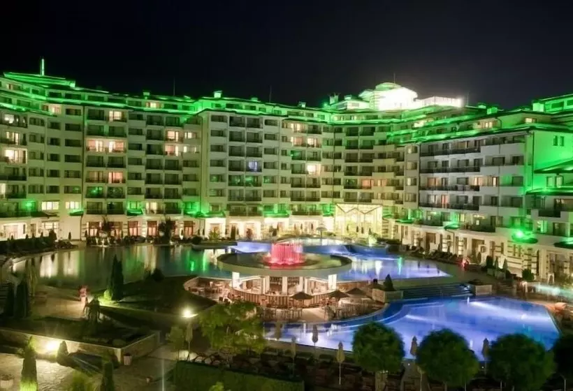 Отель Emerald Beach Resort & Spa