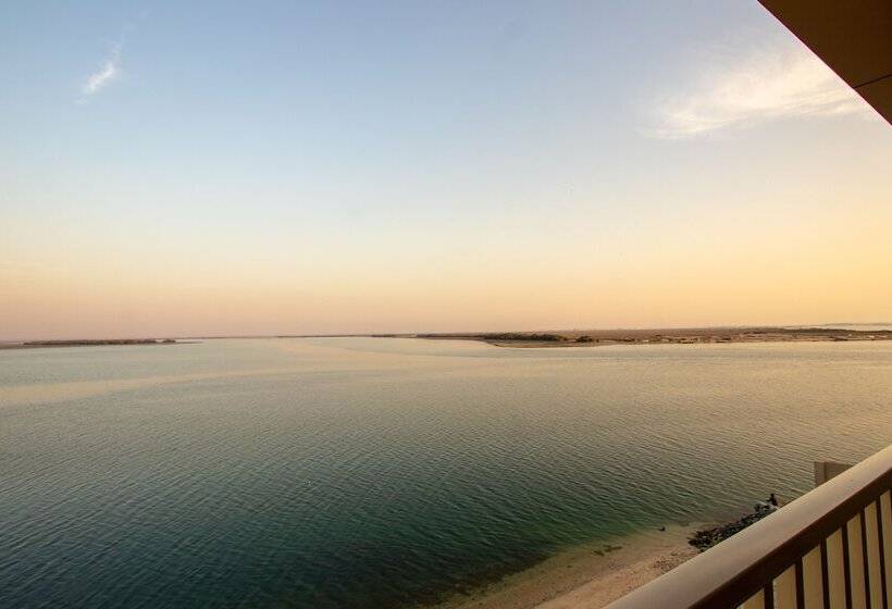 Отель Flamingo Beach