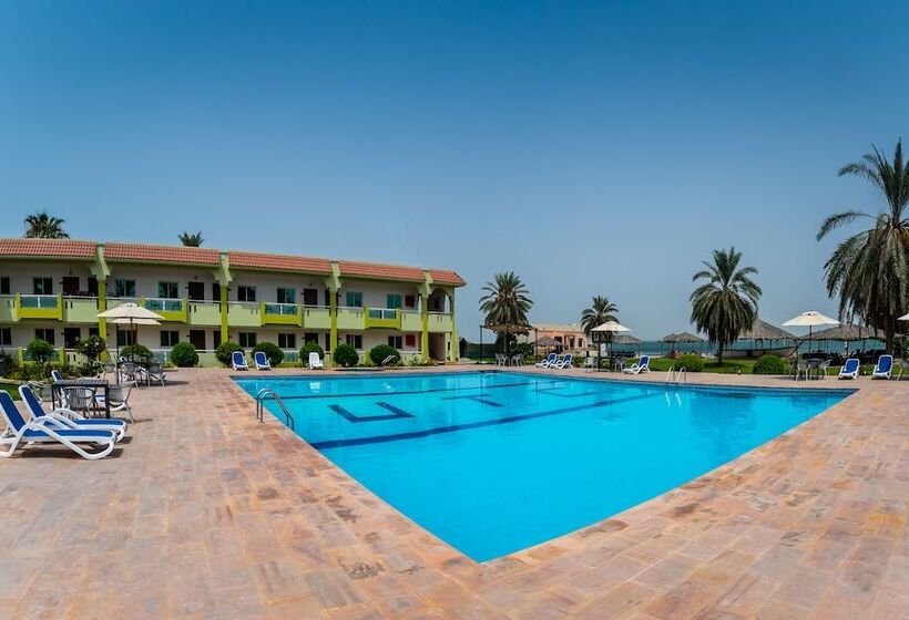 Отель Flamingo Beach