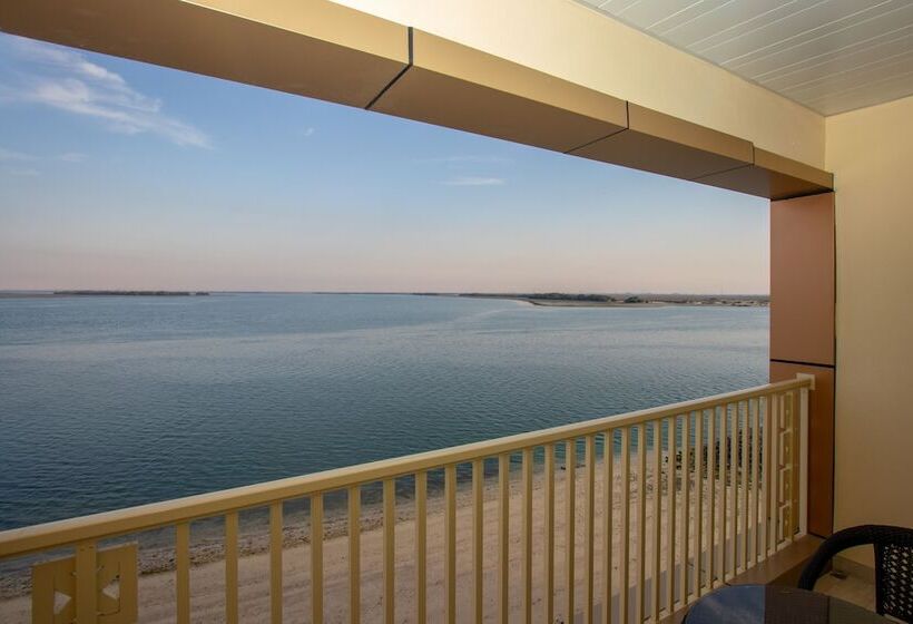 Отель Flamingo Beach