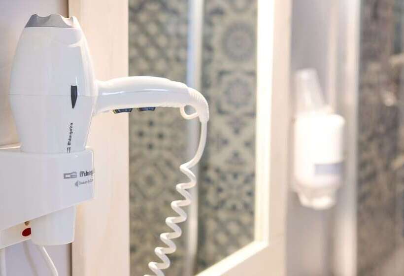 Отель La Torre   Playa Valdevaqueros