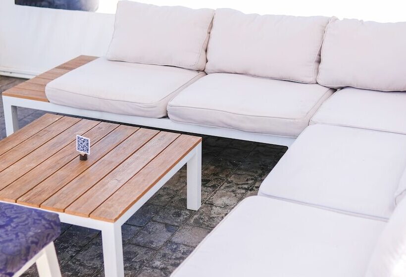 Отель La Torre   Playa Valdevaqueros