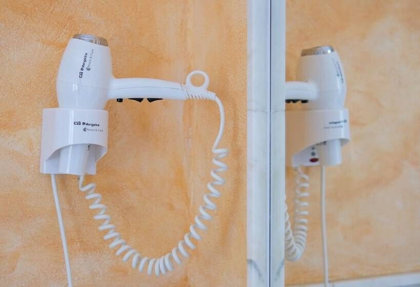 Отель La Torre   Playa Valdevaqueros