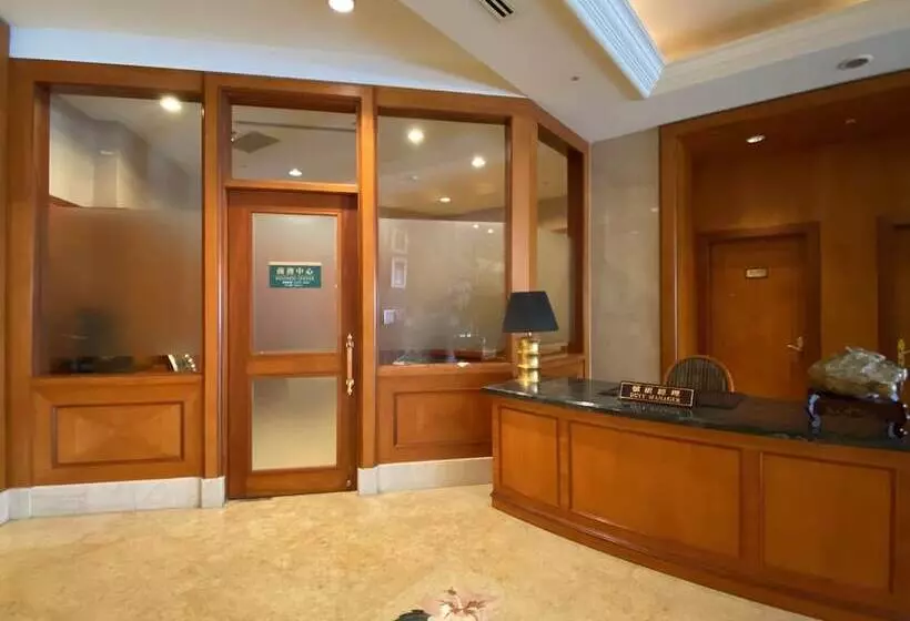 هتل Monarch Plaza