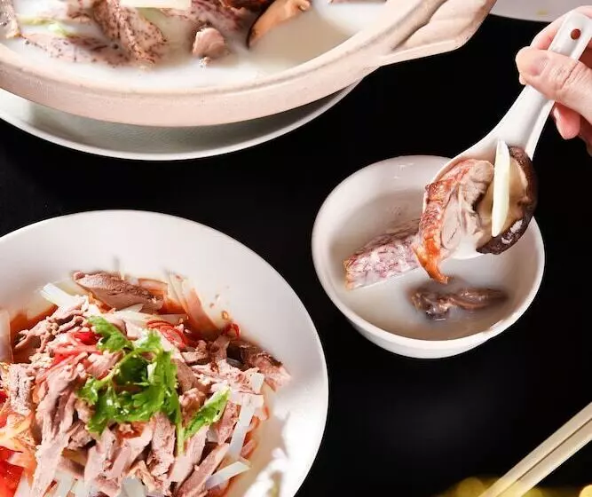 هتل Monarch Plaza