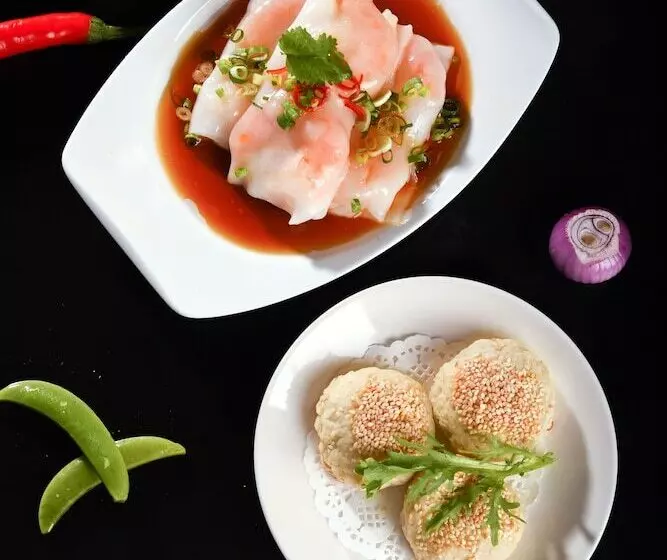 هتل Monarch Plaza