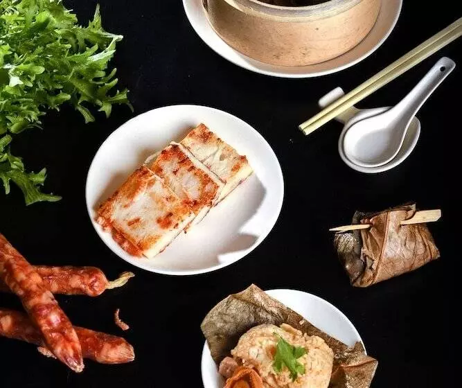 هتل Monarch Plaza