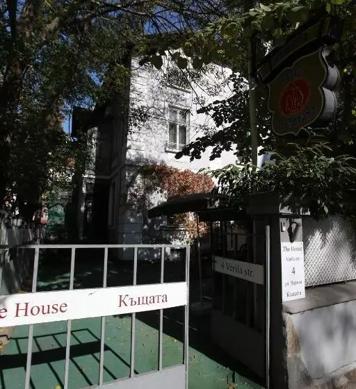 בית מלון כפרי & Restaurant The House