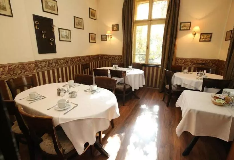 בית מלון כפרי & Restaurant The House