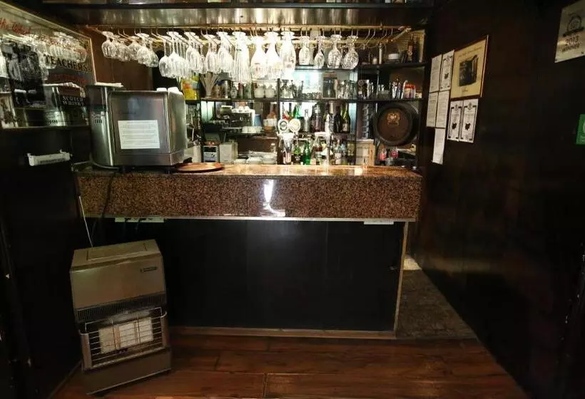 בית מלון כפרי & Restaurant The House