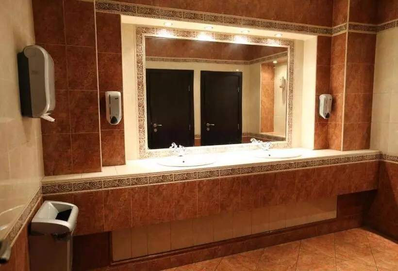 בית מלון כפרי & Restaurant The House