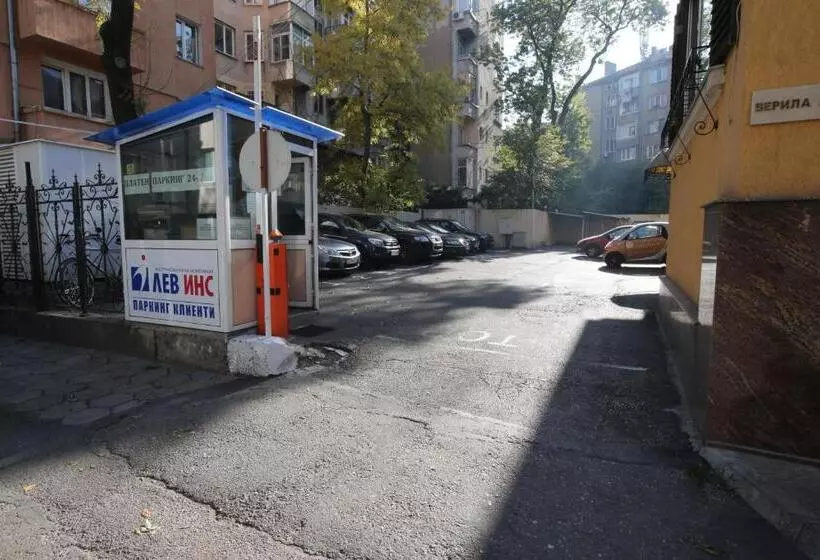 בית מלון כפרי & Restaurant The House