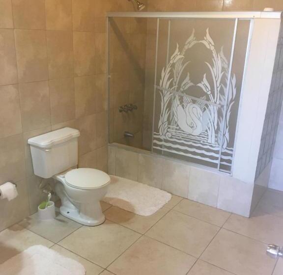 هتل Retreat Guest House