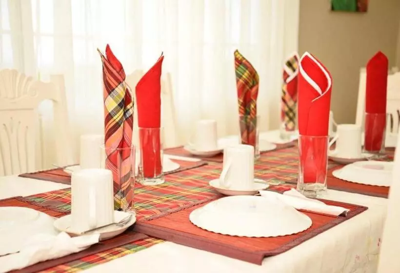 هتل Retreat Guest House