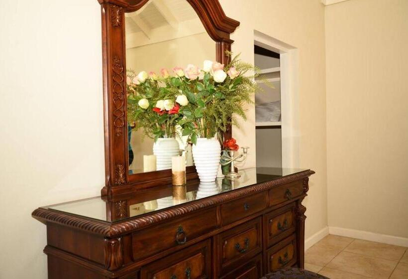 هتل Retreat Guest House