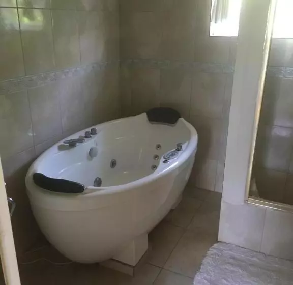 هتل Retreat Guest House