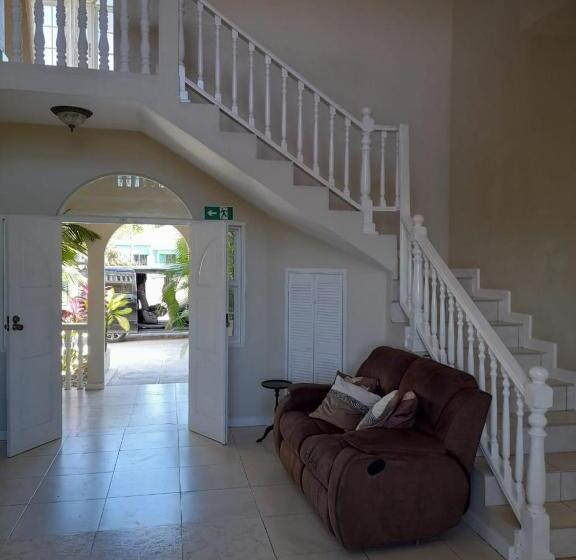 هتل Retreat Guest House