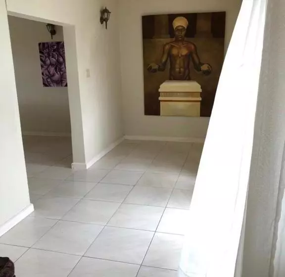 هتل Retreat Guest House