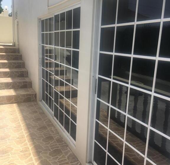 هتل Retreat Guest House