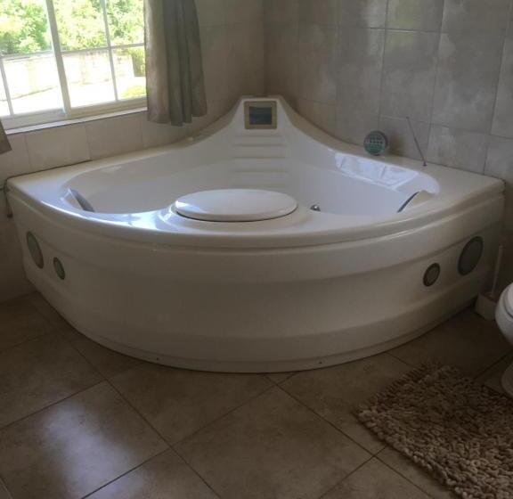 هتل Retreat Guest House