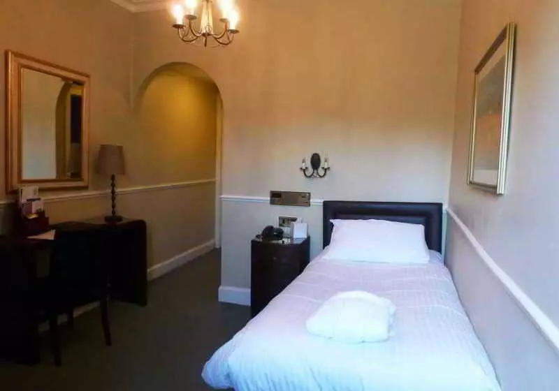 هتل Royal Over Seas League