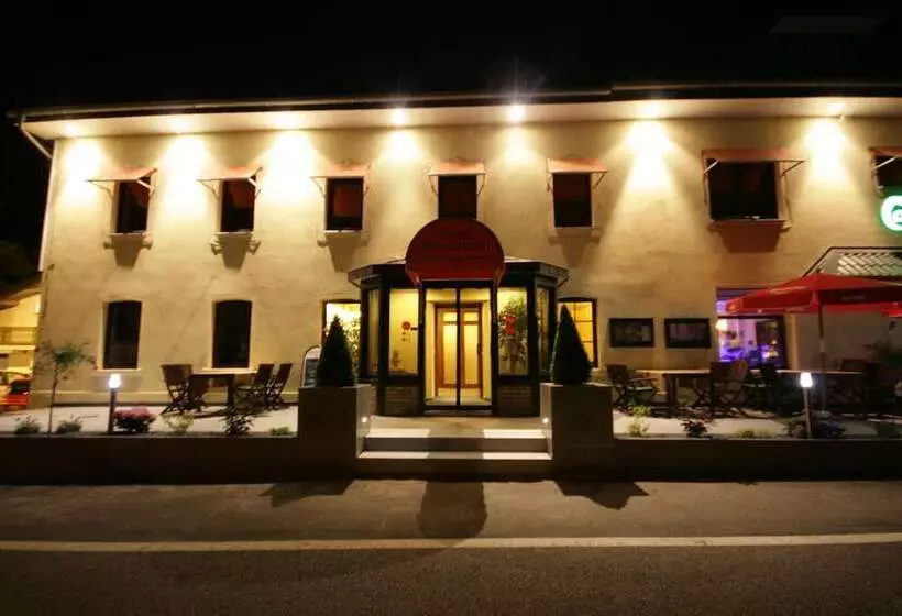 Мотель Val De L Our