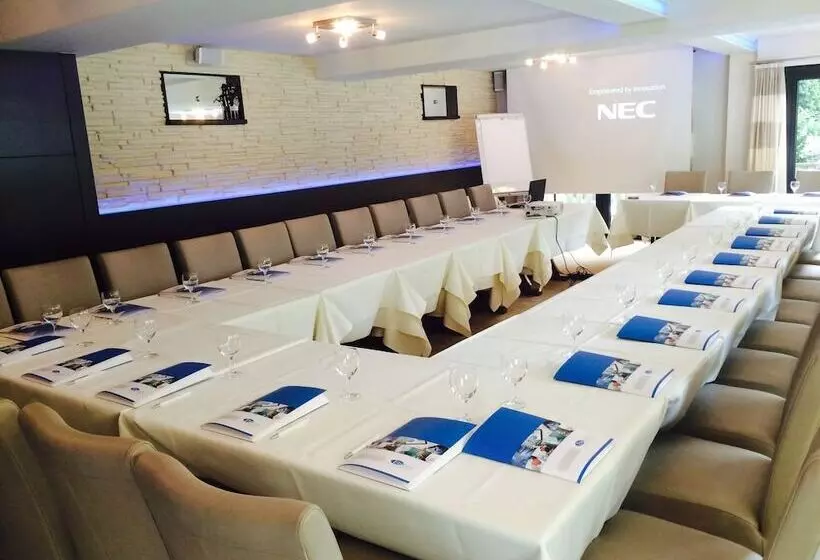 Мотель Val De L Our