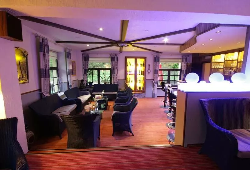 Мотель Val De L Our