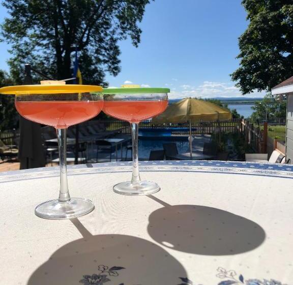 צימר La Maison De L île D Orléans    Déjeuner Gastronomique