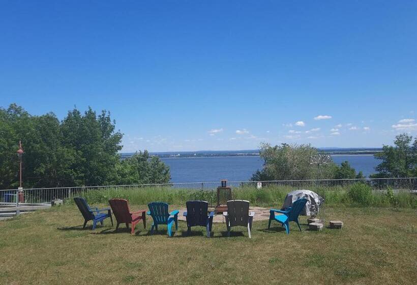 צימר La Maison De L île D Orléans    Déjeuner Gastronomique