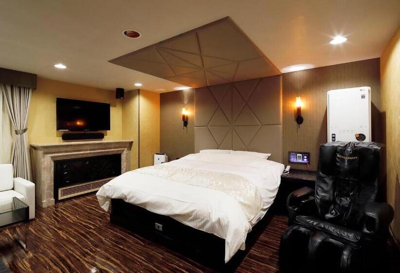 בית מלון כפרי Birthday 楠店