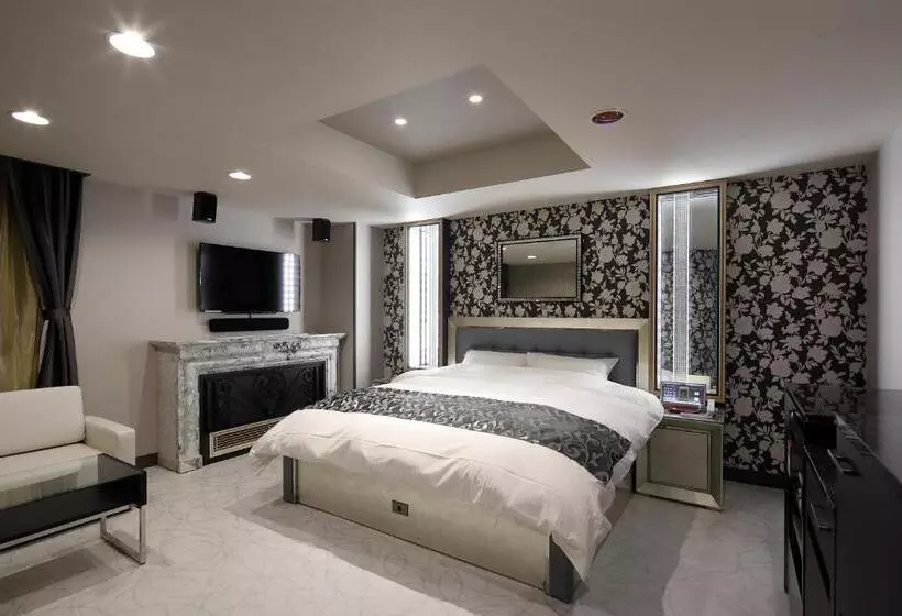 ホテル Birthday 楠店