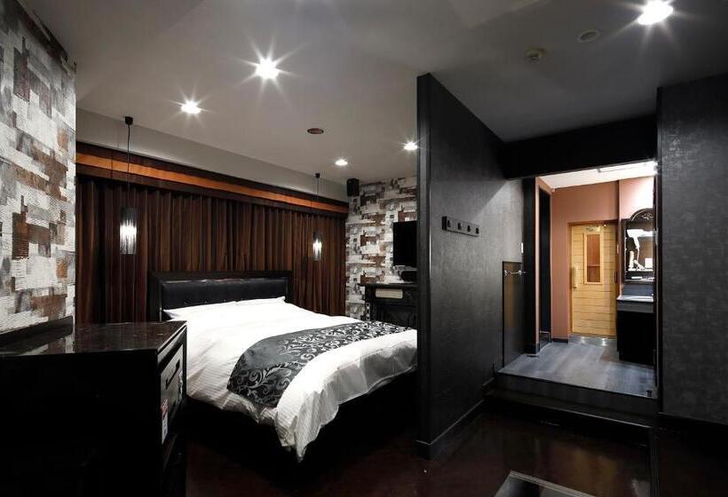 בית מלון כפרי Birthday 楠店