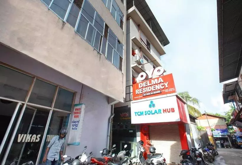 هتل Oyo 38562 Delma Residency