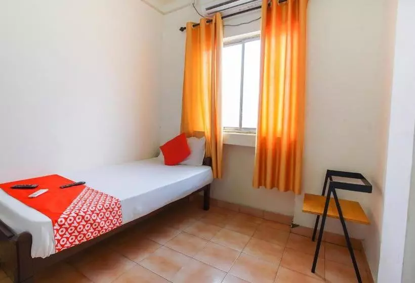 هتل Oyo 38562 Delma Residency