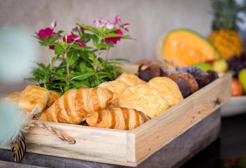 بنسيون Waves Of Grace Seafront Villa