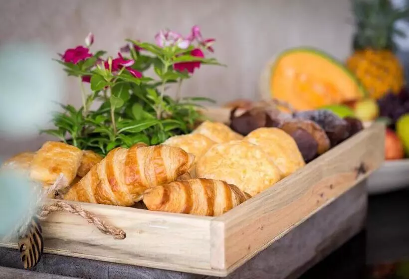 Majatalo Waves Of Grace Seafront Villa