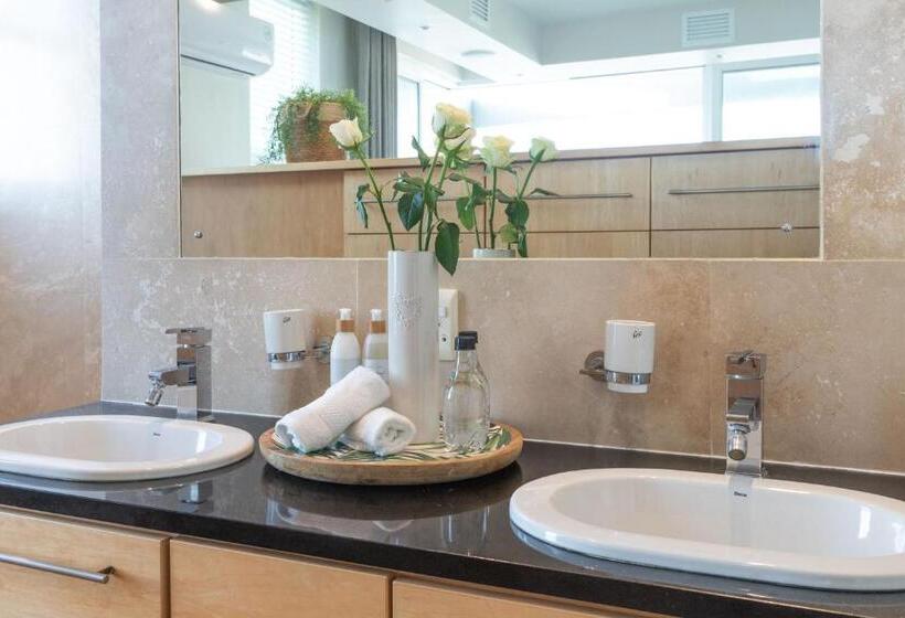 بنسيون Waves Of Grace Seafront Villa