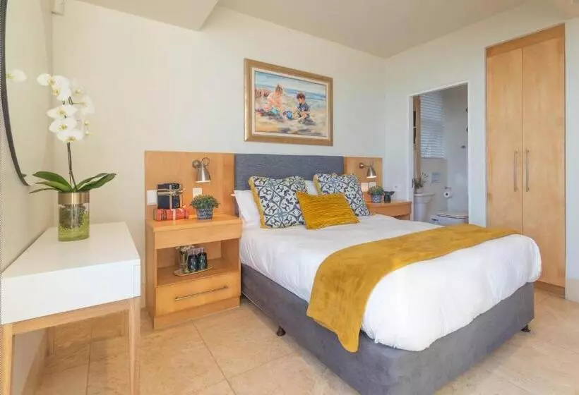 Majatalo Waves Of Grace Seafront Villa