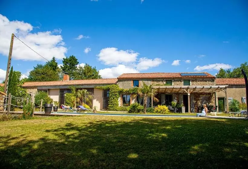 Aamiaismajoitus (B&B) Le Mas Des Roches Proche Puy Du Fou